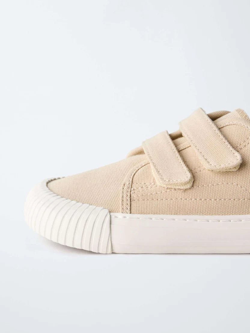 Canvas Sneaker